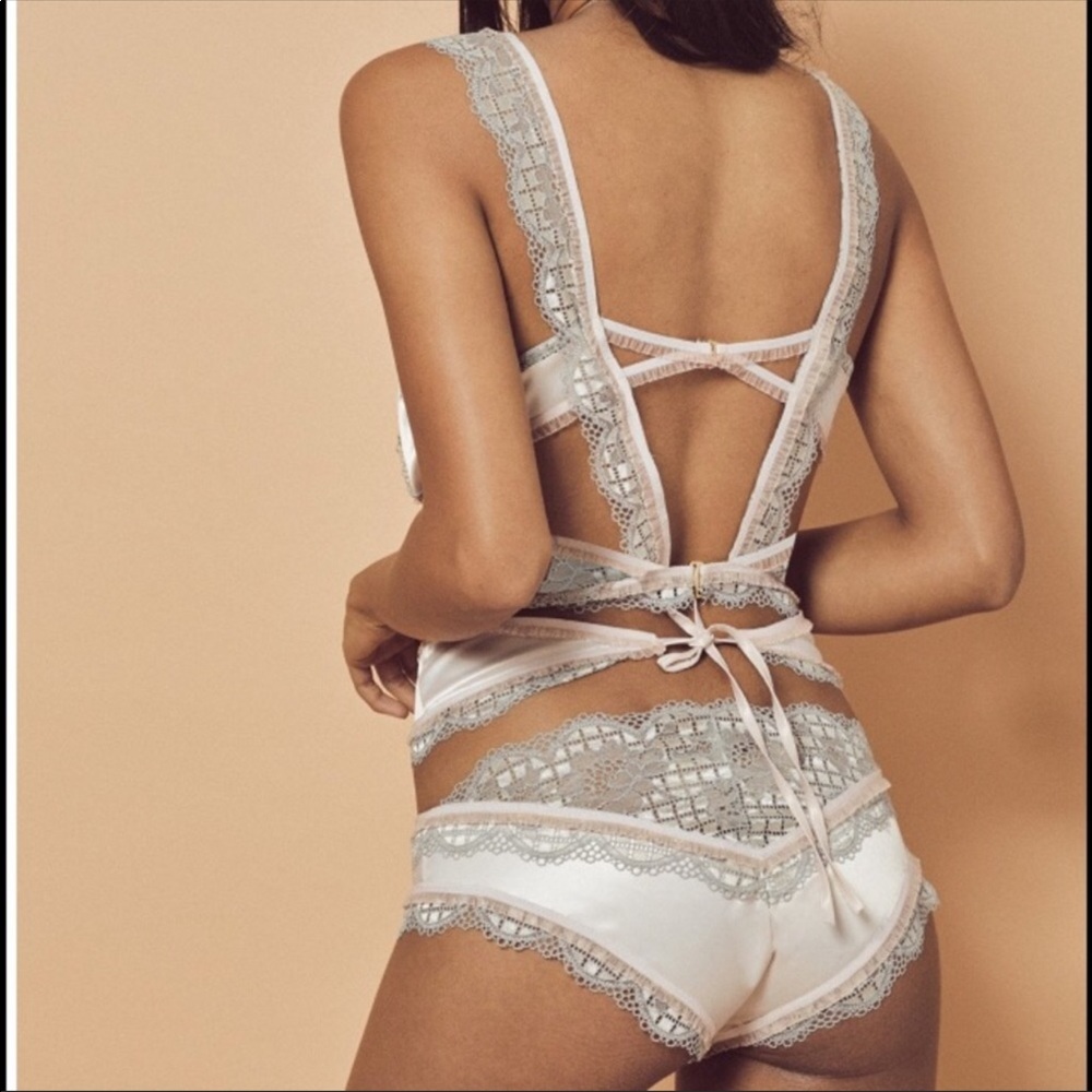 Clara Paneled Bodysuit - Picture 3 of 4